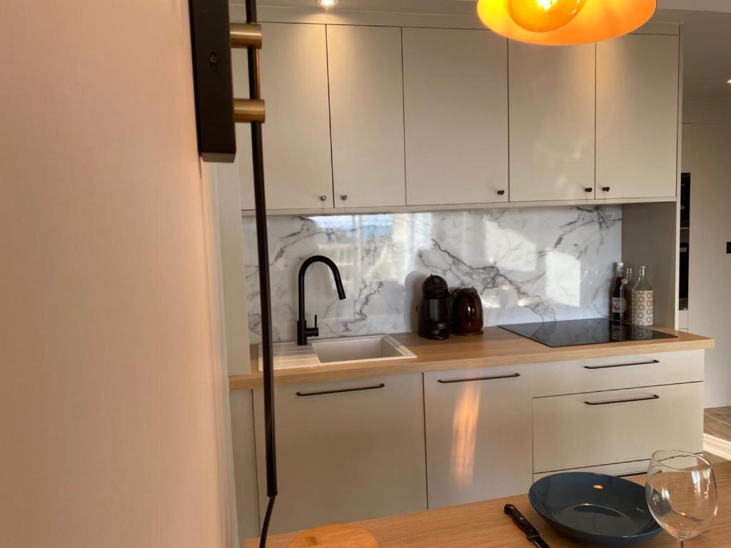 LE CALI, P2 Cabine dans une résidence avec piscine, vue mer et parking privé La Grande-Motte Exterior foto
